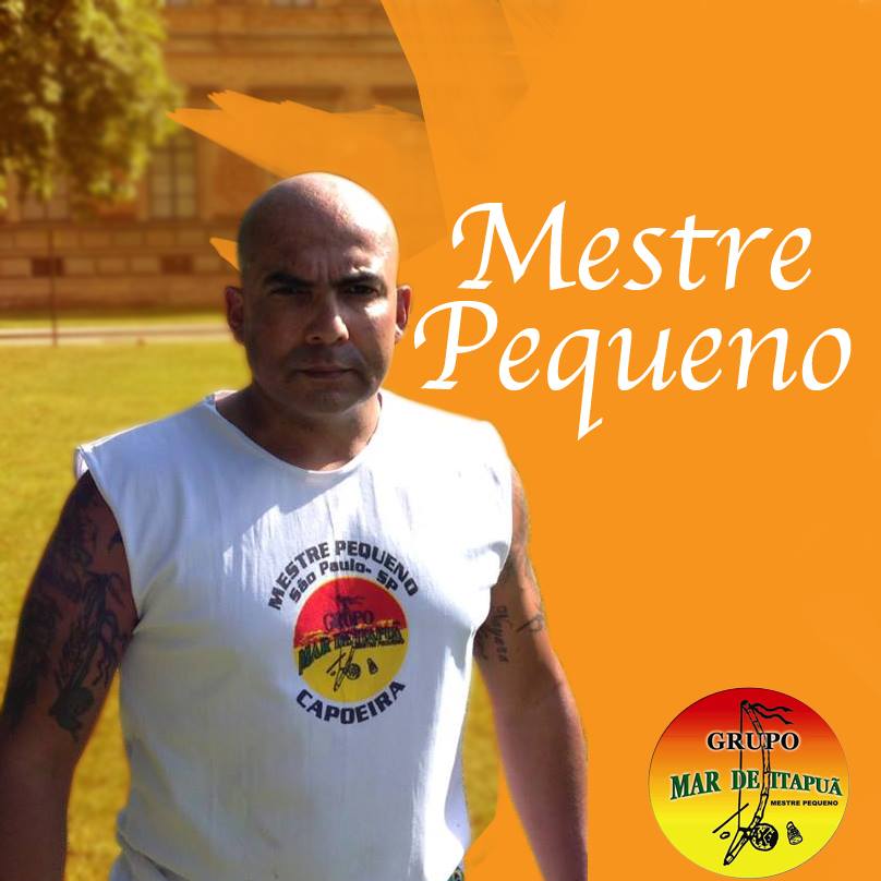 mestre pequeno com fundo